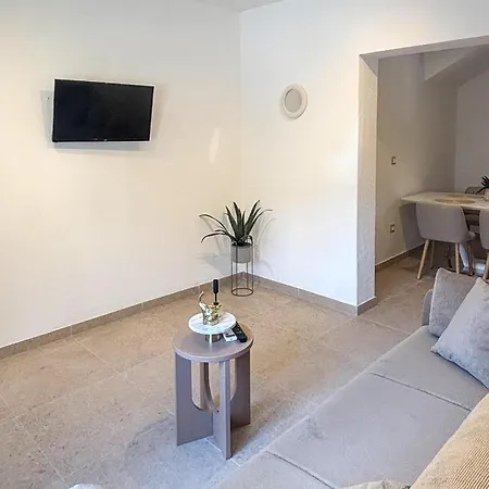 Cozy In With Wifi Apartament *